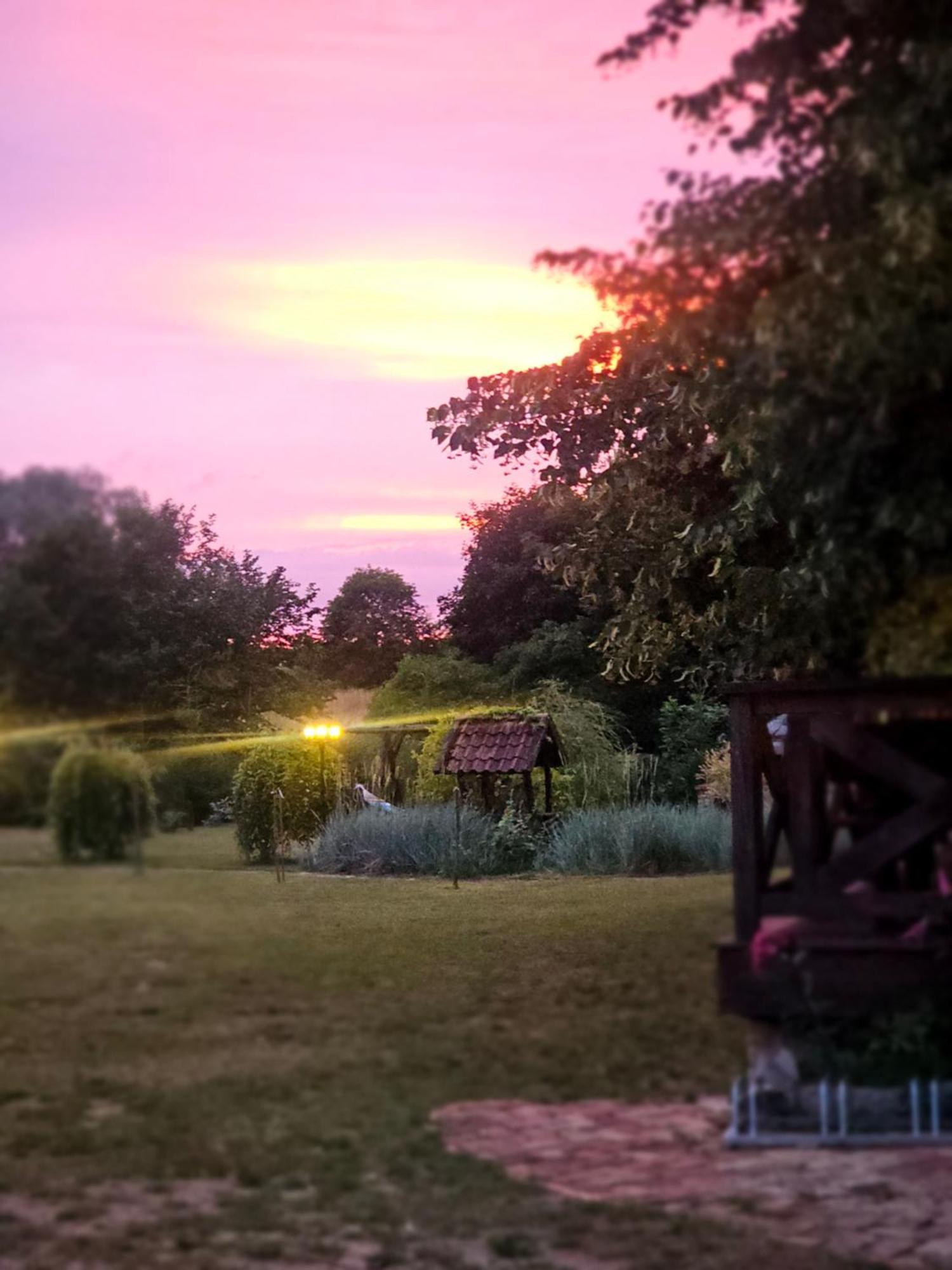 Swojski Gosciniec Prażmowo Exteriér fotografie