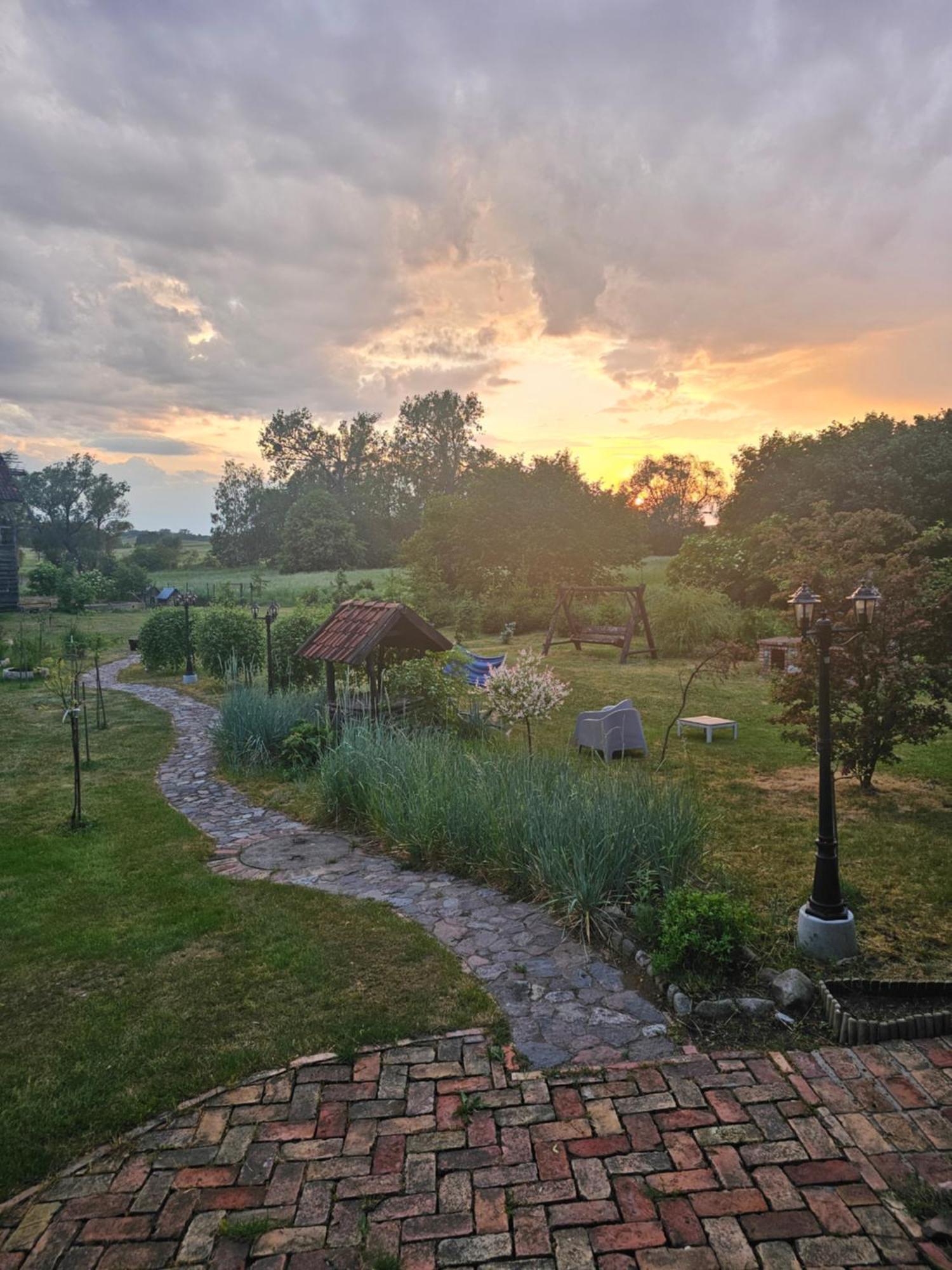 Swojski Gosciniec Prażmowo Exteriér fotografie